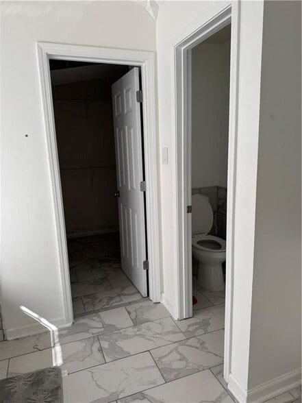 Building Photo - 1303 River Club Dr NE