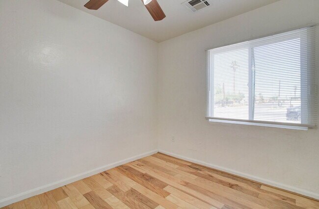 Building Photo - 1501 E Roosevelt St