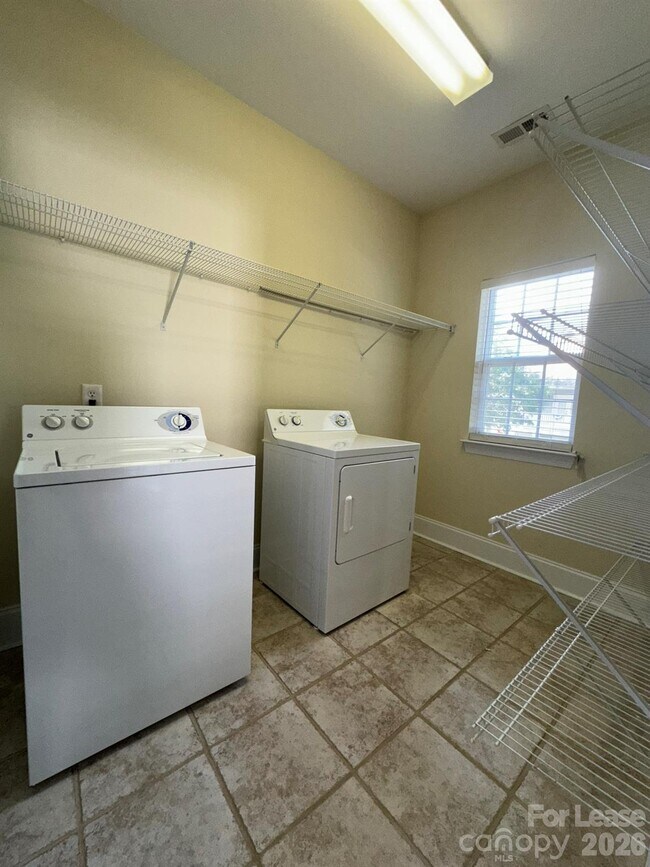 Building Photo - 5117 Alysheba Dr