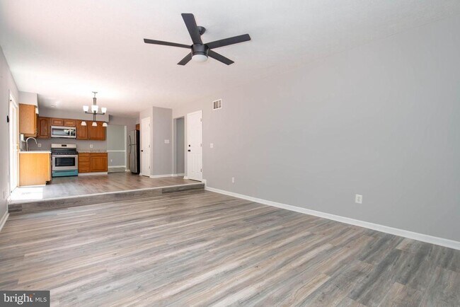Building Photo - 11 Poplar Grove Ave