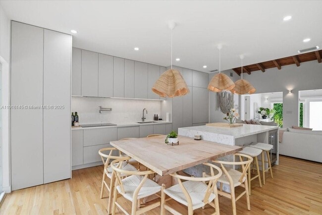 Building Photo - 753 NE 82nd Terrace