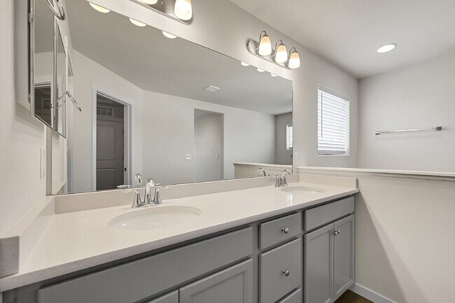 Building Photo - $2,650 - 3 Bed, 2.5 Bath Home in Co Spring...