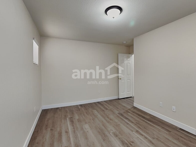 Building Photo - 3810 Shimmering Creek Ave