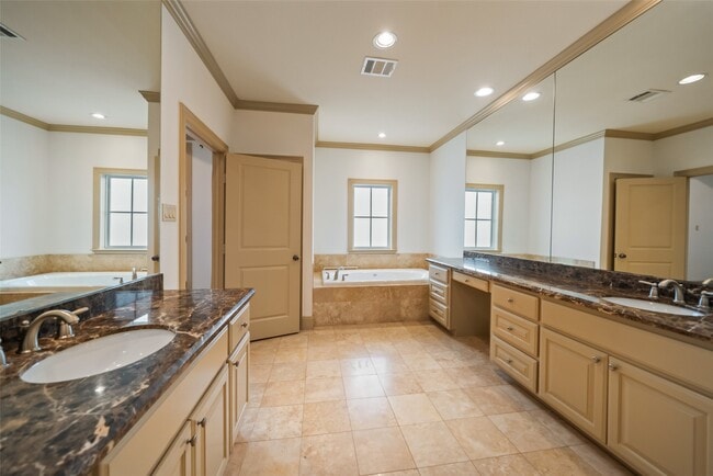 Building Photo - 4607 Regent Manor Dr