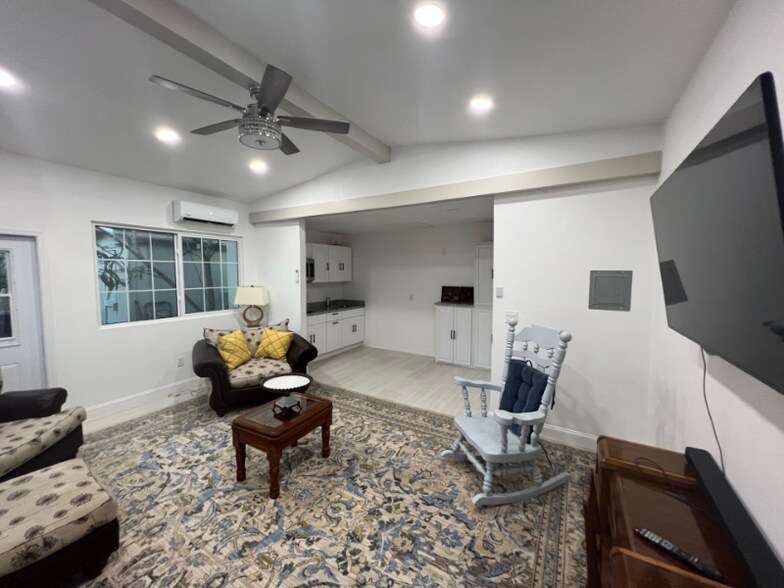 Building Photo - 6439 Willow Wood Ln