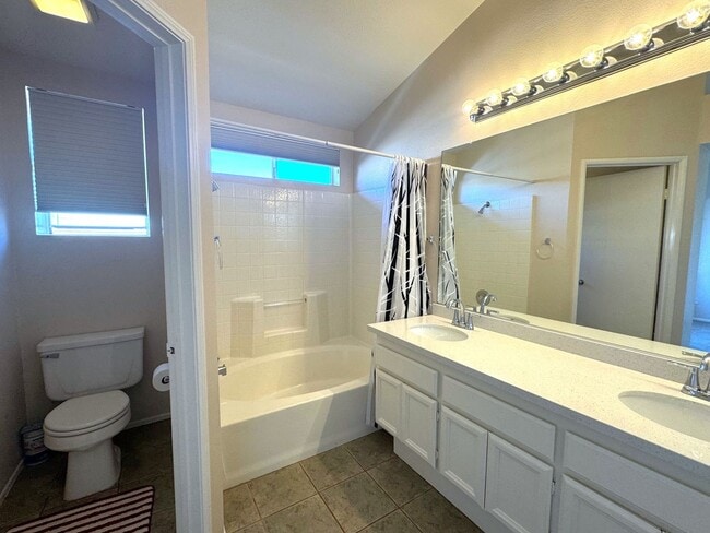 Building Photo - Beautifully Upgraded 2 Bed / 2.5 Bath Townhome in Tristan Community – Rancho San Diego