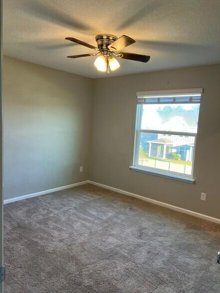 Building Photo - 9801 Fiddleback Ln