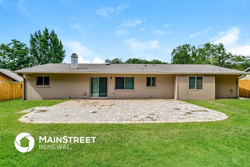 Building Photo - 6212 Chinaberry Dr