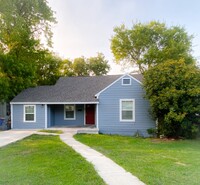 Building Photo - 1535 E Elmore Ave