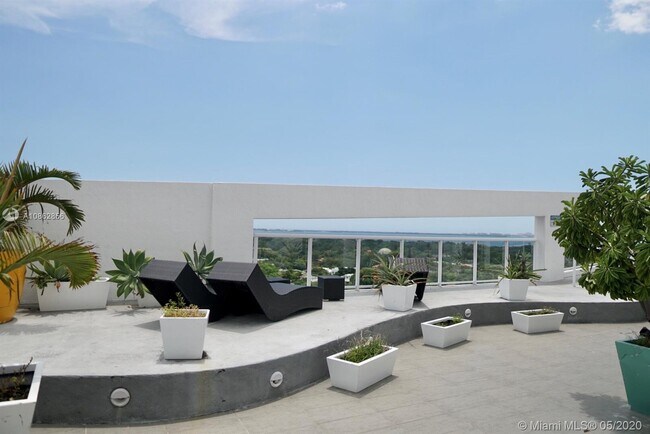 Building Photo - 1401 SW 22nd St