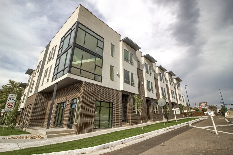Building Photo - 2098 S Galapago St