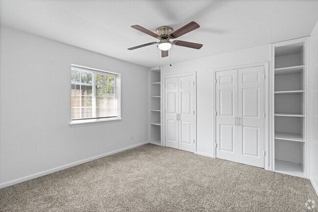 Building Photo - $500 OFF? Yes, Please! Find Your New Home Today!