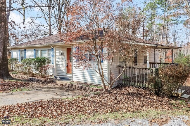 Building Photo - This 3 bedroom / 1 full bath and 1,284 sq feet House will Blow Your Mind!