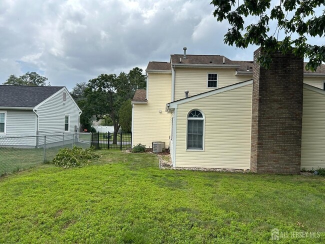 Building Photo - 26 Netherwood Cir
