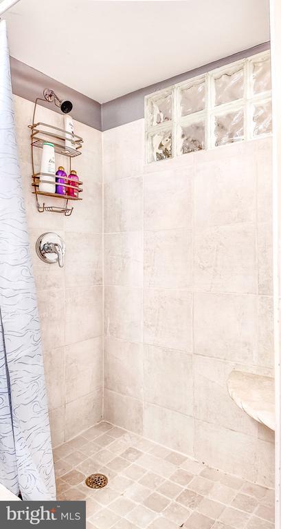 Building Photo - 434 Catharine St