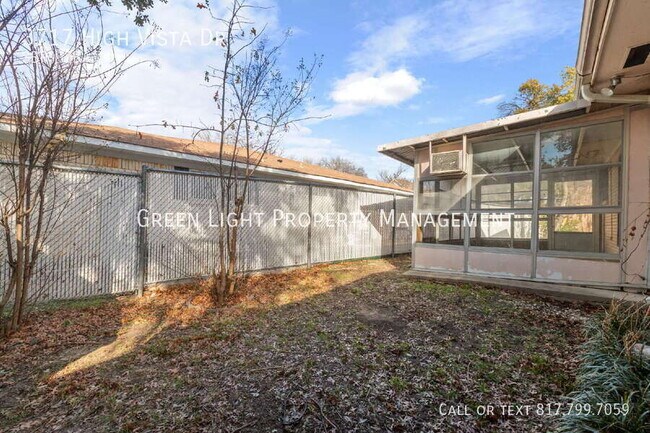 Building Photo - 3717 High Vista Dr
