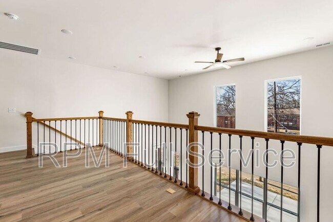 Building Photo - 2134 25th Ave N