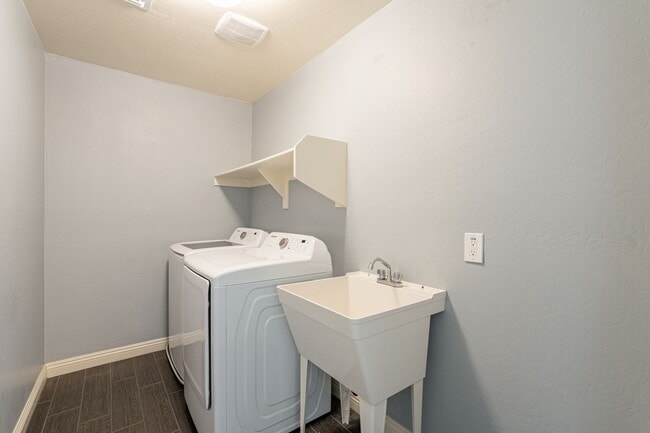 Building Photo - Verrado Living - 4 Bedrooms & 3 Baths!