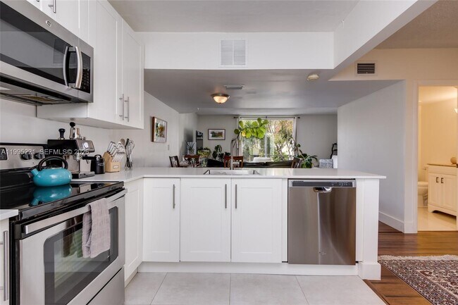 Building Photo - 1651 NE 115th St