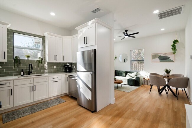 Building Photo - Beautiful New constriction Near Madera Beach