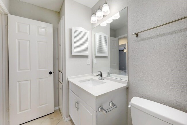 Building Photo - 1214 Doonesbury Dr