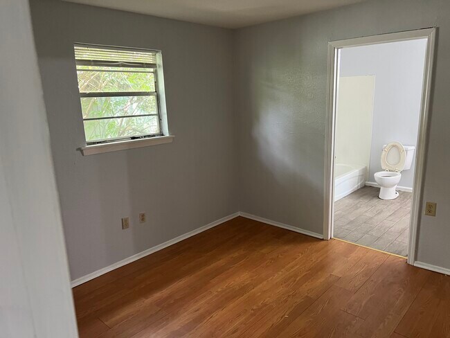 Bedroom - 1648 Kildeer St