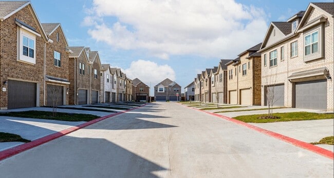 Building Photo - 9842 Kilkenny St