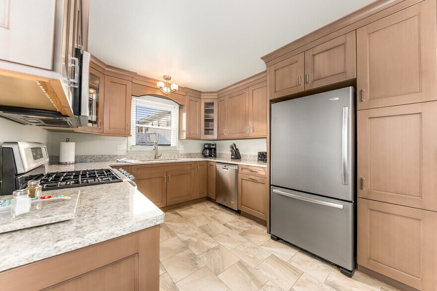 Building Photo - 8501 Loveland Ln
