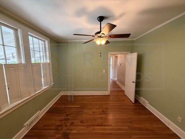 Building Photo - 3925 Rosewood Dr