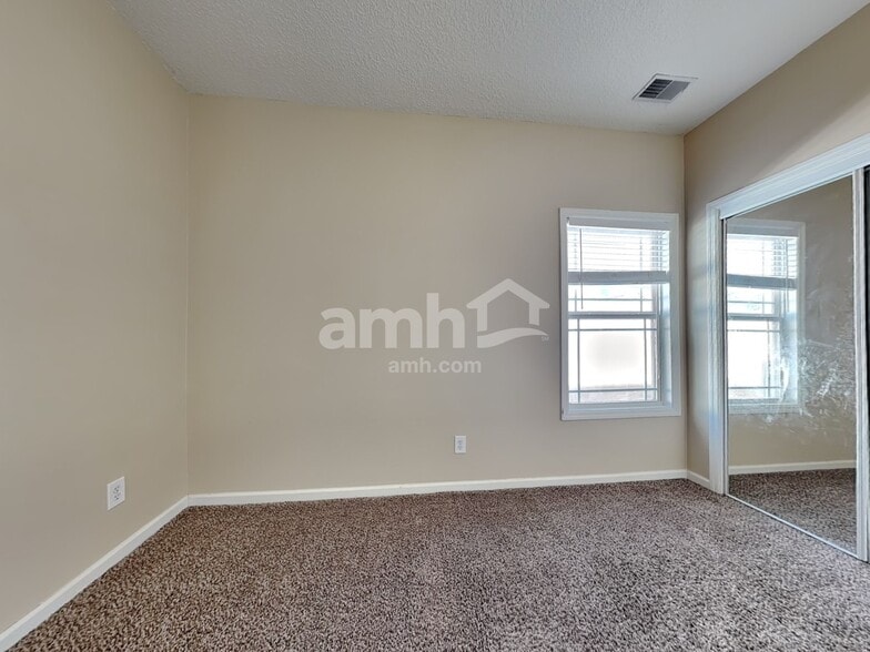 Building Photo - 7 Wyndham Dr