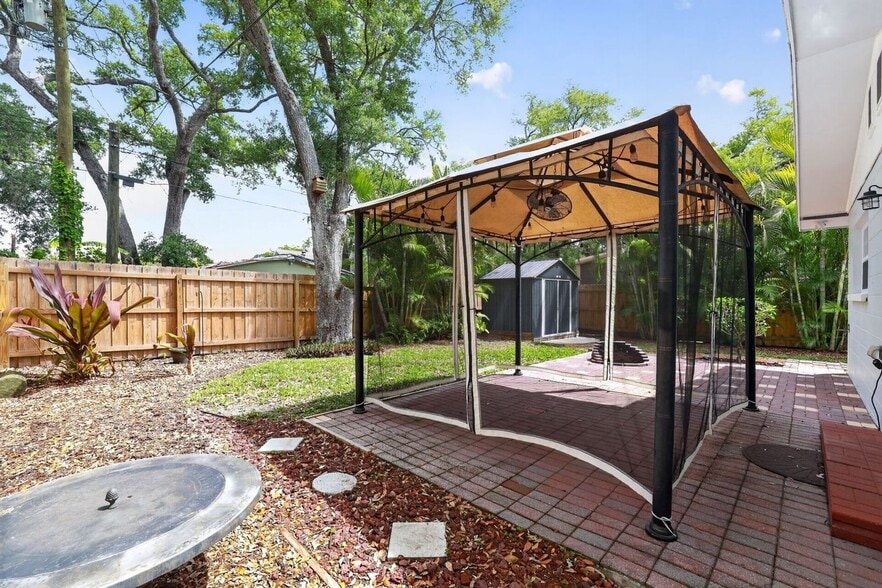 Building Photo - 516 3rd Ave NE