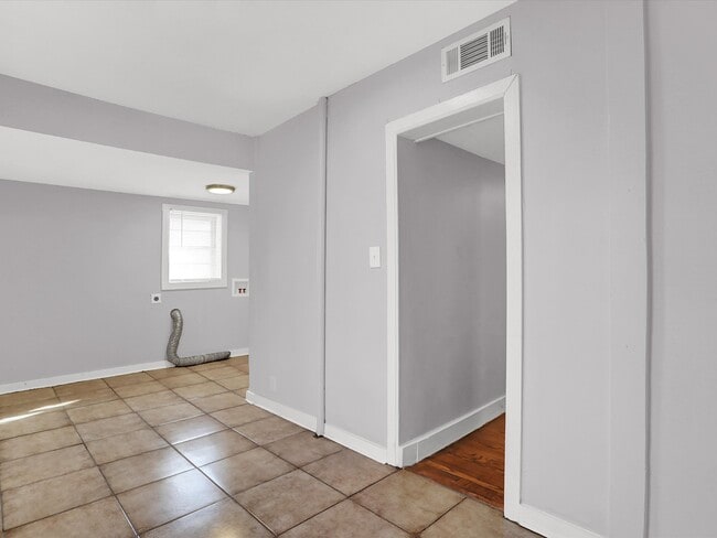 Building Photo - 1840 Manila Ave