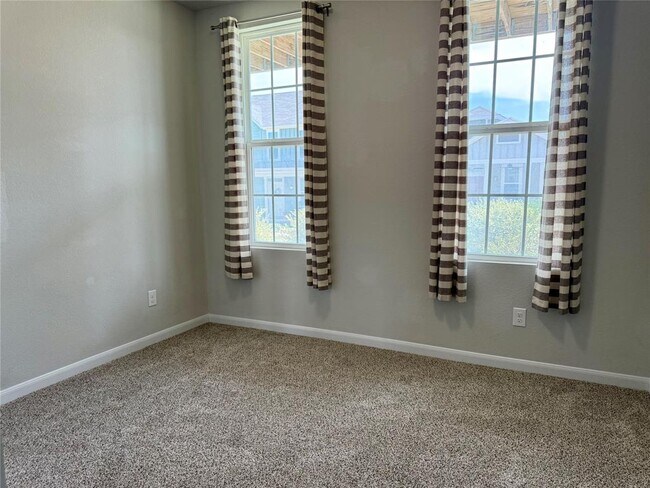 Building Photo - 1293 Nevarez