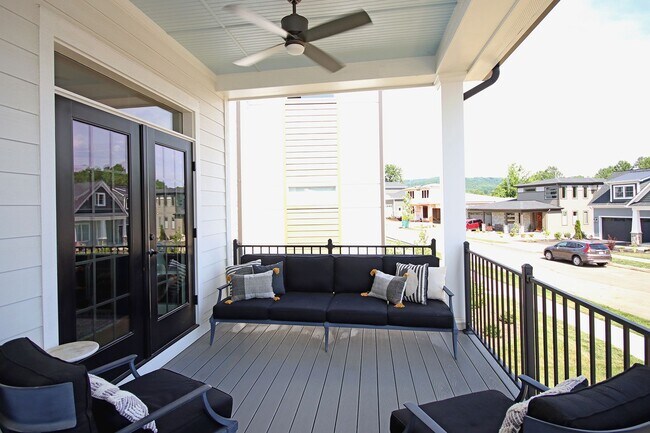 Building Photo - Beautiful, Custom-Built Pet-Friendly Lochlyn Hill Home