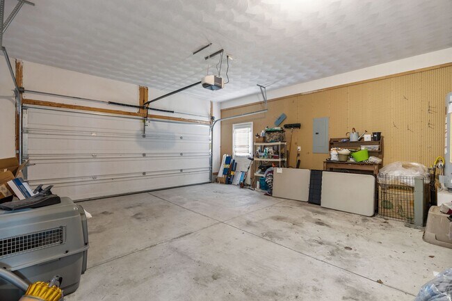 Building Photo - Spacious 5BR Home with Large Backyard in Quiet Chesapeake Neighborhood!