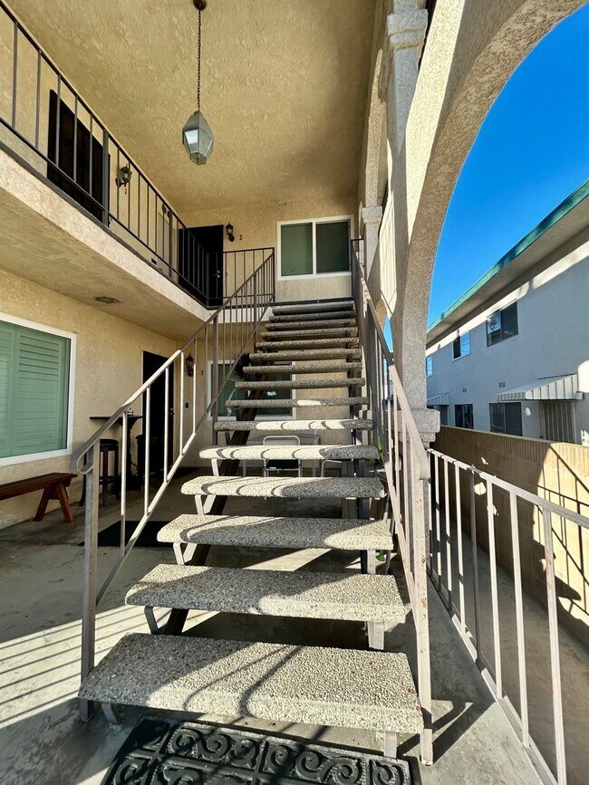 Building Photo - 1028w