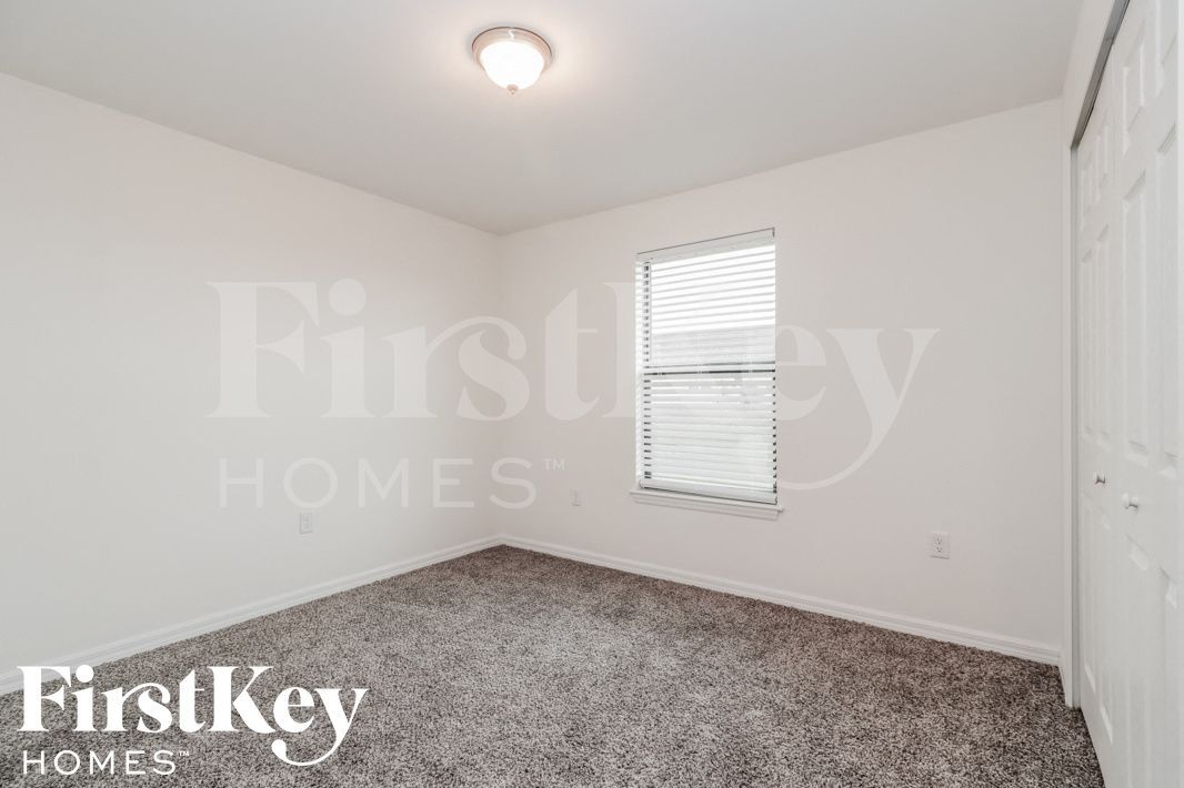 Building Photo - 3919 2nd St SW