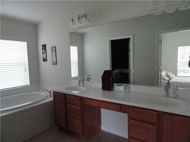 Building Photo - 10715 55th Ct E