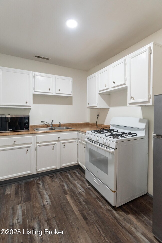 Building Photo - 1219 S 2nd St