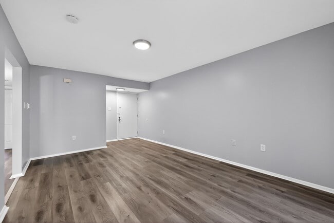 Building Photo - 122 Chelsea Cir