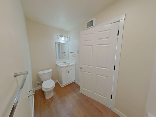 Building Photo - 1 Bedroom- All utilities included