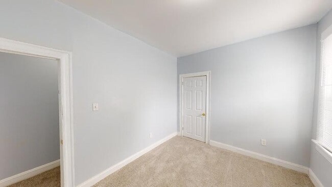 Building Photo - 706 E 43rd St