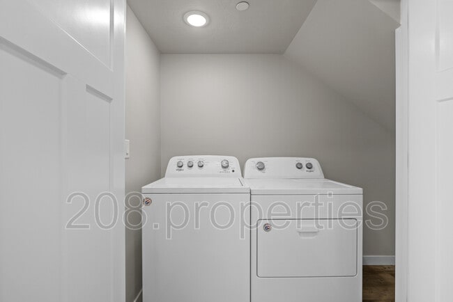 Building Photo - 435 2nd Ave N