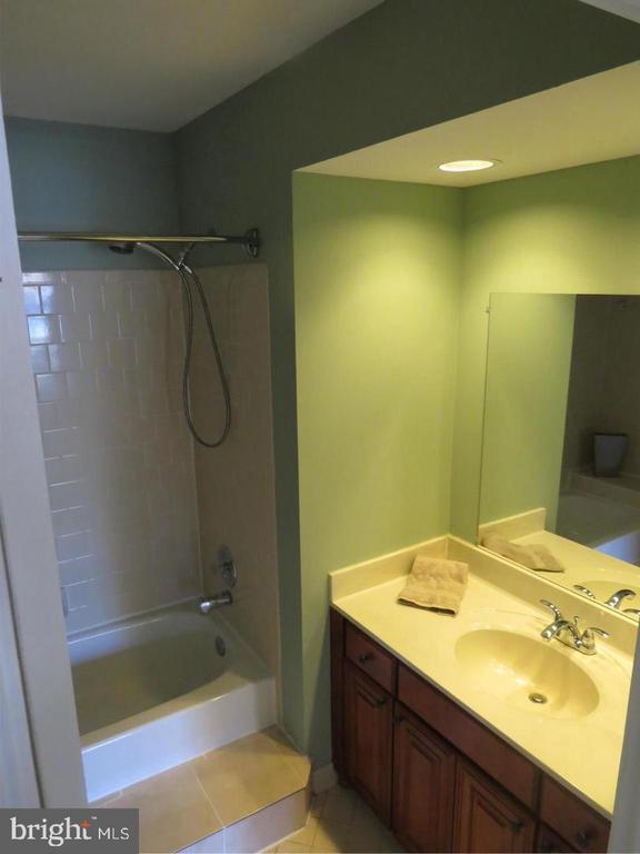 Building Photo - 12926 Grays Pointe Rd