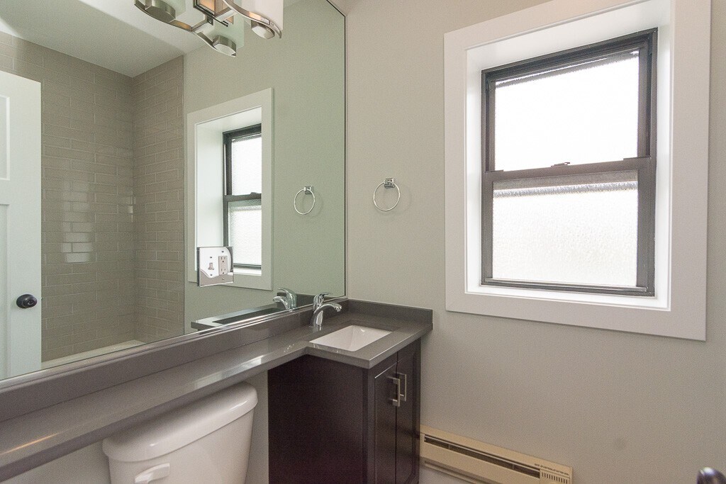 Building Photo - 706 W Brompton Ave