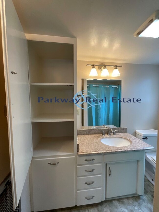 Building Photo - Charming 3 Bedroom House in East Alpine