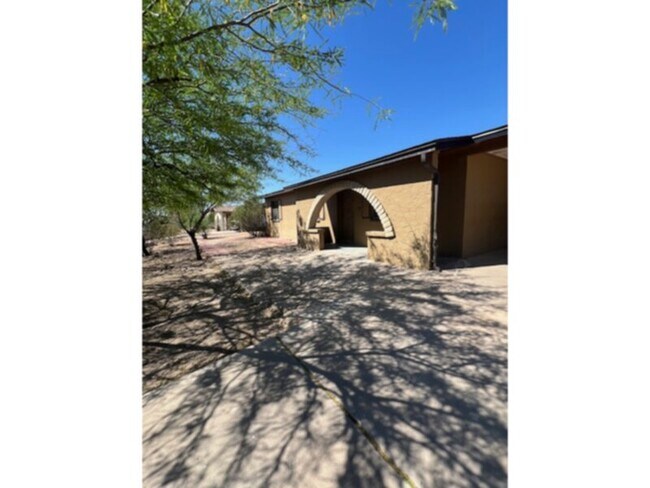 Building Photo - 3 bedroom, 2 bath, NO HOA