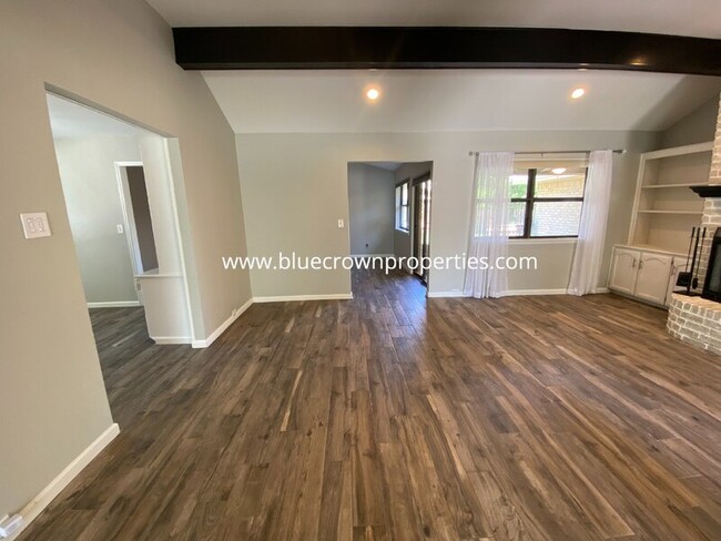 Building Photo - 9 Brookfield Ct
