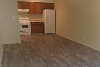 Building Photo - Rick Court Apartments