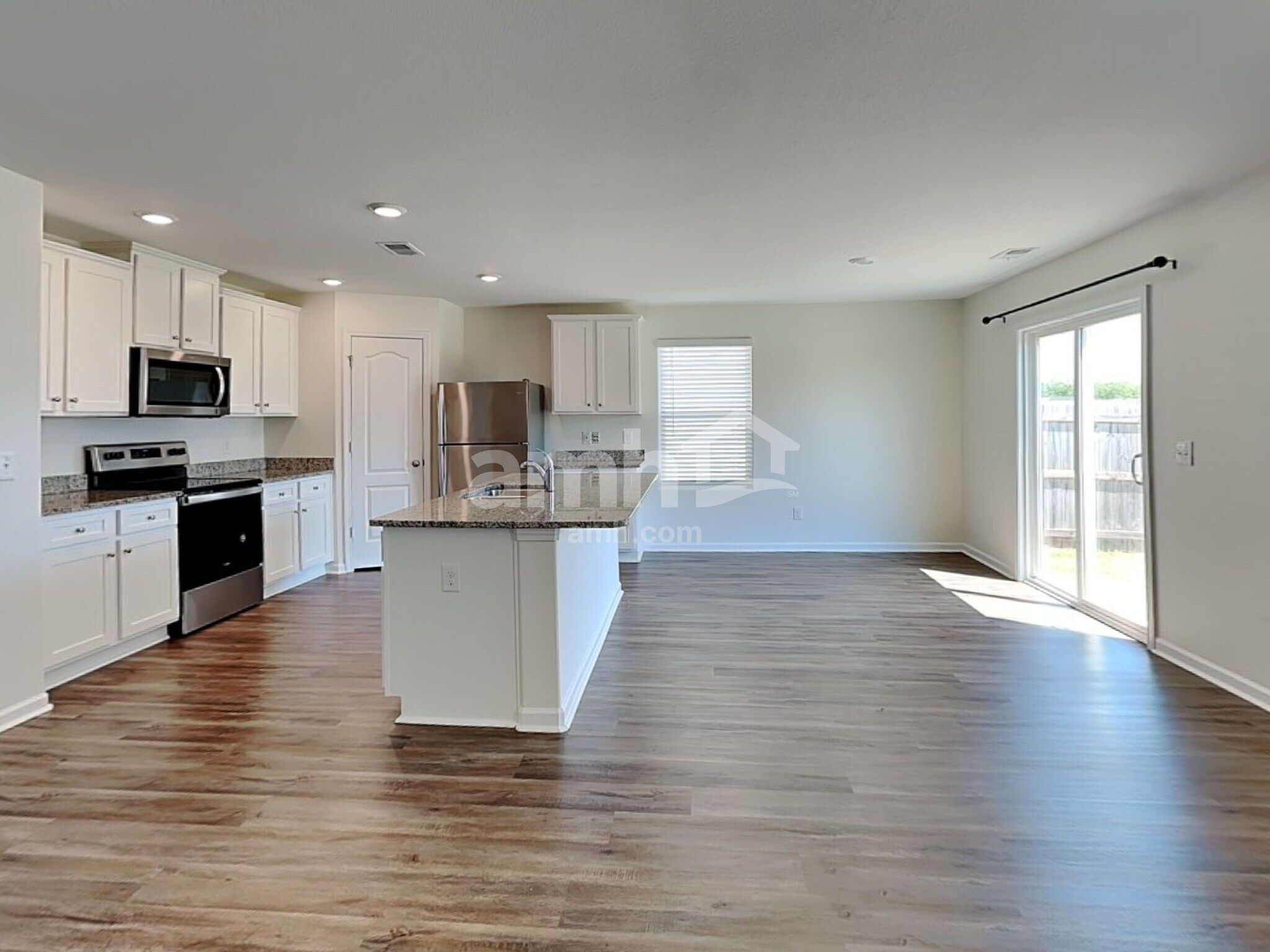 Building Photo - 2061 Southlea Dr